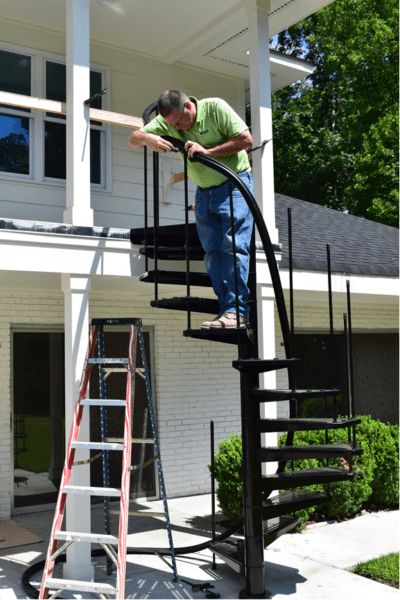 Step-by-Step Outdoor Spiral Staircase Construction - Extreme How To Railing Fence Ideas, Outdoor Spiral Staircase, Spiral Staircase Outdoor, Staircase Construction, Spiral Staircase Kits, Staircase Kits, Outside Stairs, Spiral Stair, Staircase Outdoor