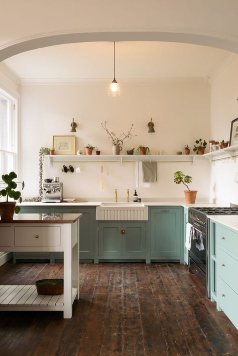 And the winner is... - The deVOL Journal - deVOL Kitchens Edwardian Villa, Devol Shaker Kitchen, Blue Shaker Kitchen, Model Dapur, Comfy Place, Simple Kitchen Design, Devol Kitchens, Kabinet Dapur, Interior Vintage