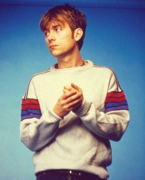 Damon Albarn young Blur Band, Jamie Hewlett, Mens 90s, River Phoenix, Damon Albarn, Denise Richards, Matt Damon, Cameron Diaz, Albert Camus