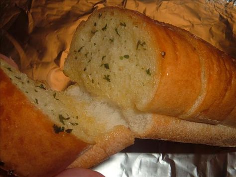 Herb Garlic Bread - Belgian Style. Photo by Stacky5 Garlic Herb Bread, Pizza Tart, Belgium Recipes, Breads To Make, Pepperoni Bread, Belgian Cuisine, Basil Bread, Bread Bread Machine, Focaccia Pizza