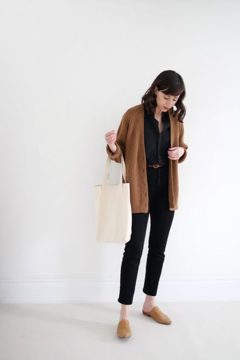 Cardigan Verde, Minimalist Moda, Paris Mode, Cardigan Style, 가을 패션, Inspiration Mode, Mode Inspiration, Work Fashion, Mode Outfits