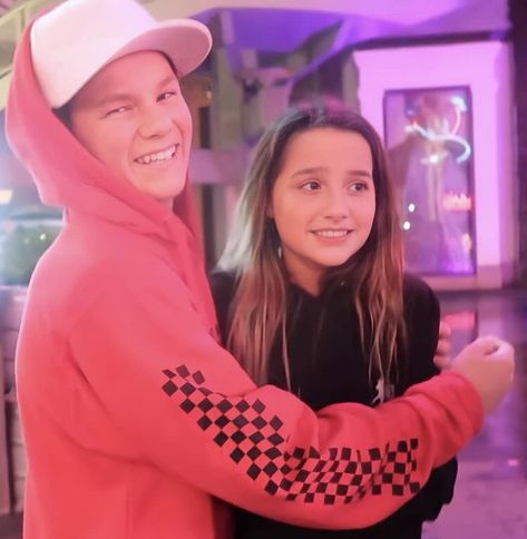 Annie Leblanc And Hayden Summerall, Hayden And Annie, Annie Leblanc Outfits, Hayden Summerall, Annie And Hayden, Annie Lablanc, Annie Leblanc, Floppy Hat, Rain Jacket