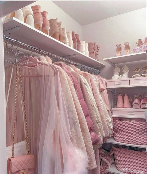 Old Money Interior Design, Old Money Interior, Pink Princess Room, Halloween Home Decor Ideas, Pink Closet, Dreamy Decor, Pink Room Decor, Room Cozy, Princess Room