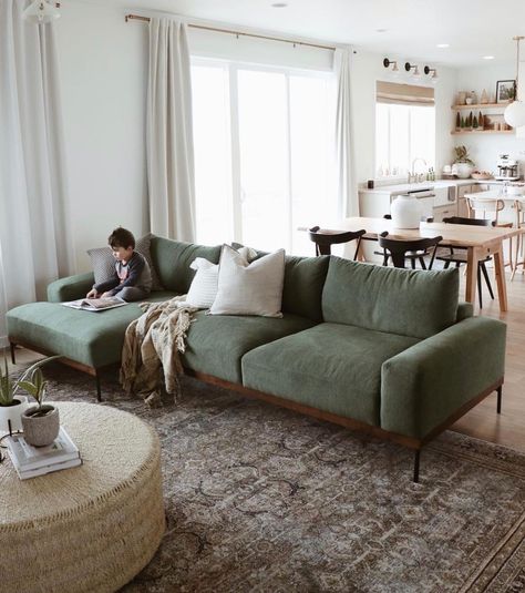 Living Room Design Green, Green Sofa Living, Green Couch Living Room, Green Sofa Living Room, Couches Living, Green Couch, Green Sofa, Home Design Living Room, Living Room Green