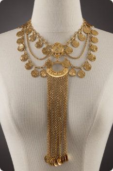 Gold Necklace recovered from Pompeii . ca. 79 AC Ancient Jewels, Roman Jewelry, Perhiasan India, Ancient Jewellery, Rome Antique, Historical Jewellery, Historic Photos, Ancient Jewelry, Pompeii