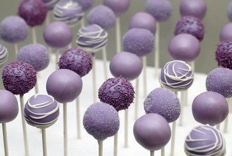 Baby Shower Kuchen, Purple Cake Pops, Purple Desserts, Lila Party, Lavender Baby Showers, Purple Centerpieces, Purple Wedding Cakes, Purple Spring, Purple Cakes