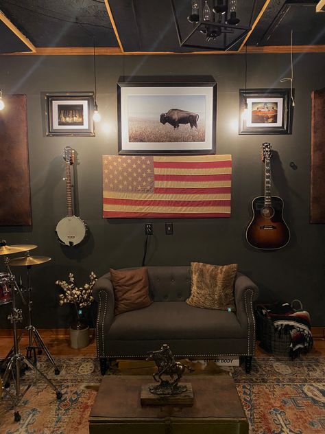 Professional Music Studio Design, Home Music Room Design, Music Studio Interior Design, Garage Music Studio, Modern Music Studio, Music Garage, Studio Room Ideas, Backstage Music, Musician Room