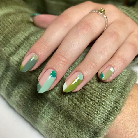 Abstract Green Nail Art, Two Tone Green Nails, Earth Nails Designs, Nails Earth Tones, Earth Tone Nails Designs, Terrazzo Nails, Earth Tone Nails, Earth Nails, Nail Art Abstract