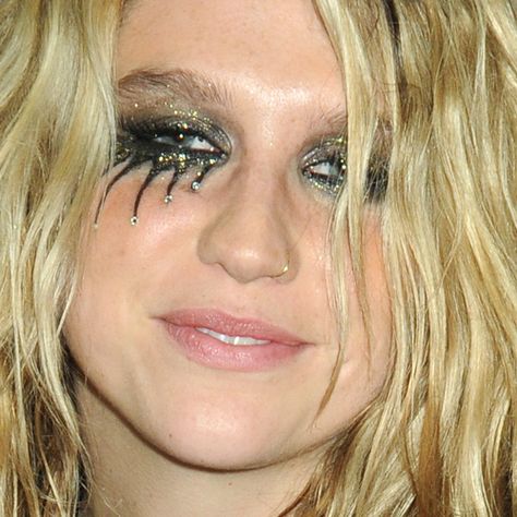 Kesha Makeup 2010, Kesha Glitter Makeup, Kesha Makeup Looks, Kesha Iconic Looks, Kesha Inspired Makeup, 2010 Makeup Looks, Kesha Aesthetic 2010, Kesha 2000s, Kesha Core