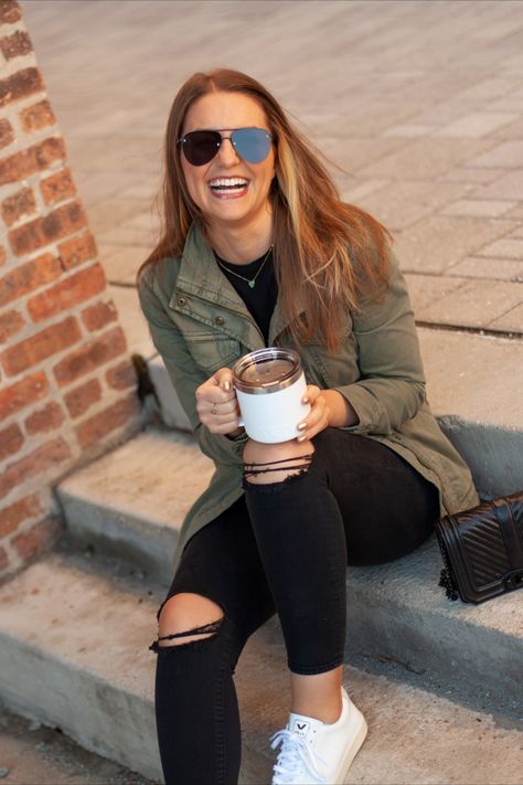 Fall Outfits With Olive Green Jacket, Olive Green Jean Jacket Outfit, Hunter Green Jacket Outfit, Olive Green Moto Jacket Outfit, Denim Green Jacket Outfit, How To Style Olive Green Jacket, Olive Jacket Outfit Fall, Green Olive Shirt Outfit, Green Olive Jacket Outfits