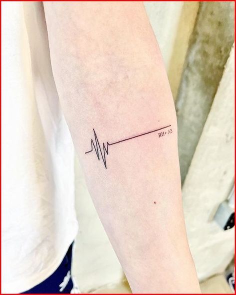 Heartbeat Flatline Tattoo, Heart Life Line Tattoo Design, Minimalist Heartbeat Tattoo, Tattoo Designs Heartbeat, Heartbeat With Date Tattoo, Heart Rate Tattoo Design, Heartbeat Tattoo Meaning, Masculine Memorial Tattoos, Heartbeat Tattoo With Date