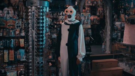 Terrifier 2, Art The Clown, Inside Art, Flower Sunglasses, Pale Girl, Slasher Film, Halloween Express, Horror Themes, Thriller Film