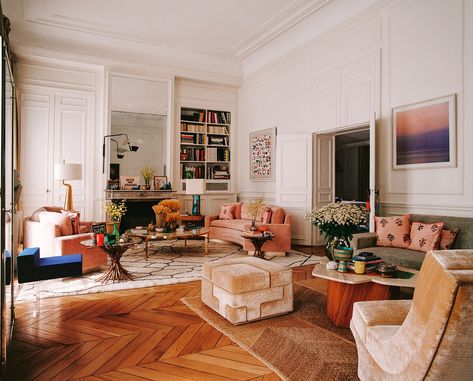 Parisian Apartment Decor, Pink Velvet Sofa, Paris Home, Parisian Apartment, Deco Furniture, Art Deco Furniture, Architectural Digest, 인테리어 디자인, تصميم داخلي