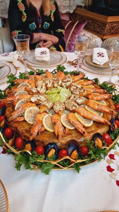 Morocco Kitchen, Morocco Food, Moroccan Dishes, Persian Cuisine, Food Advice, Moroccan Wedding, Moroccan Food, Food Presentation, Wedding Food