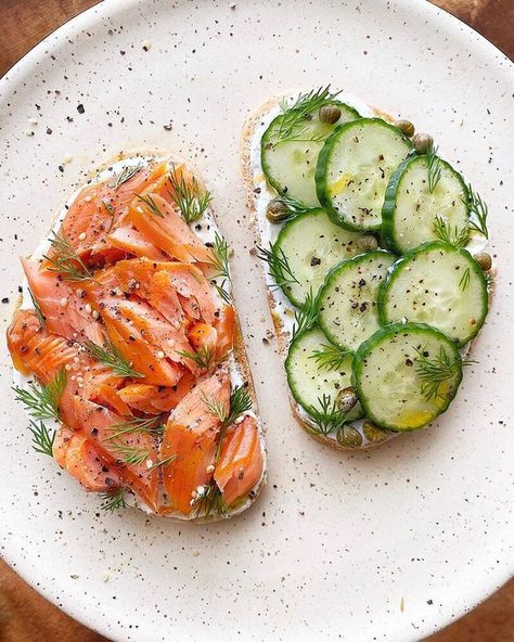 Smoked Salmon And Cucumber, Salmon And Cucumber, Cream Cheese Smoked, Salmon Toast, Almond Cream Cheese, Salmon Dill, Best Smoked Salmon, Healthy Breakfast Toast, Salmon Breakfast