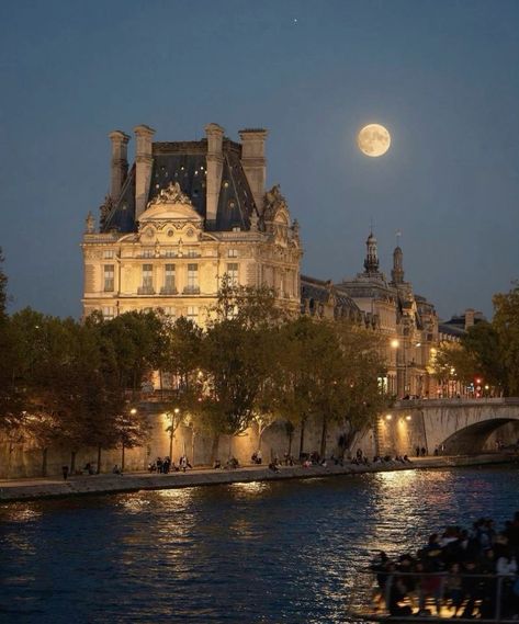 Paris Aesthetic, Dream City, City Aesthetic, Pretty Places, Travel Aesthetic, Yule, Pretty Pictures, Full Moon, My Aesthetic