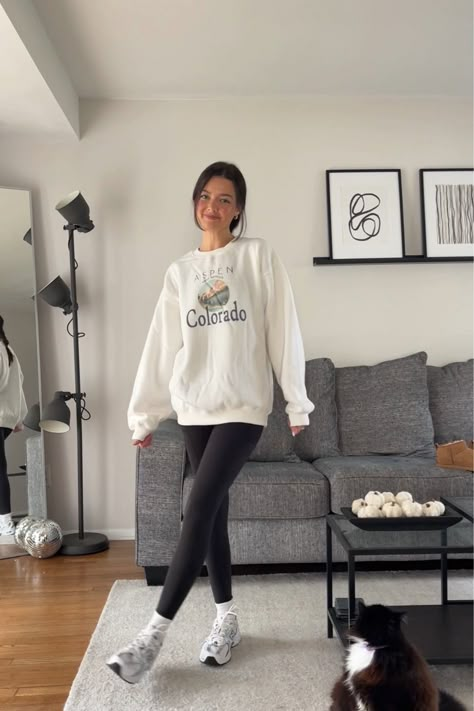 Crewneck Sweatshirt And Leggings Outfit, Crew Neck Sweatshirt Outfit Leggings, White Sweatshirt And Leggings Outfit, White Sneakers And Leggings Outfit, Leggings With Sweatshirt Outfit, Leggings Jumper Outfit, Casual College Outfits Leggings, Jumpers And Leggings Outfit, Black Leggings Comfy Outfit