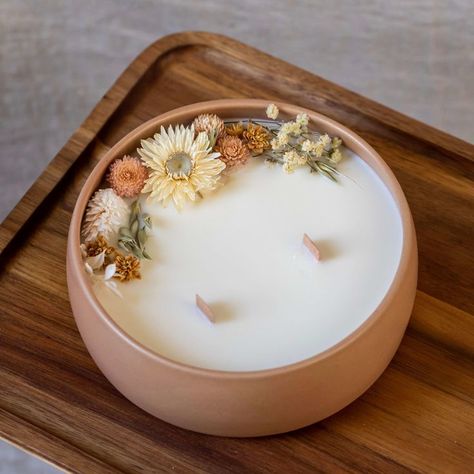 Candle With Flowers, Creation Bougie, Lilin Aroma, Handmade Candles Diy, Diy Candles Homemade, Homemade Scented Candles, Soya Mumu, Candle Projects, Diy Candles Scented