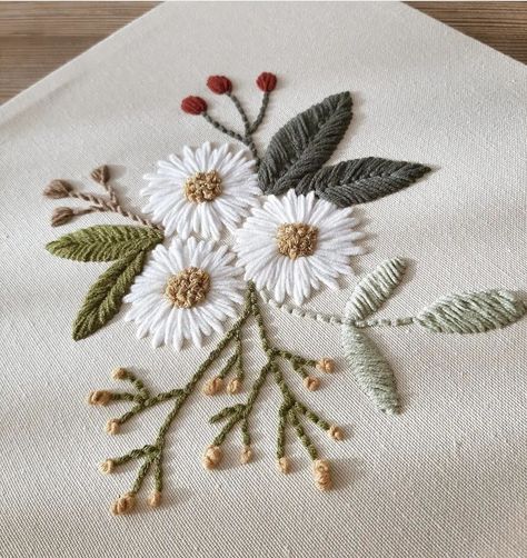 Basic Hand Embroidery Stitches, Hand Embroidery Patterns Free, Beaded Flowers Patterns, Crochet Stitches Guide, Hand Embroidery Patterns Flowers, Felt Embroidery, Pola Sulam, Embroidery Works, Embroidery Flowers Pattern