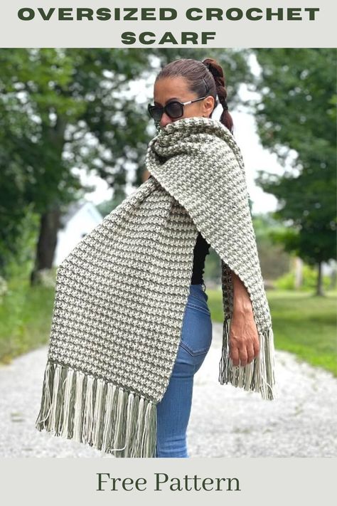 woman wearing a giant crochet scarf Crochet Blanket Scarf, Modern Haken, Crochet Mens Scarf, Chunky Crochet Scarf, Super Scarf, Crochet Scarf Pattern Free, Modern Crochet Patterns, Crochet Shawl Pattern Free, Cardigan Design