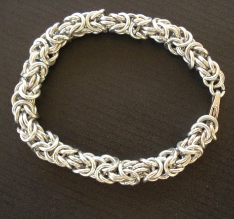 Have You Tried the Byzantine Chain Maille Weave Yet? - The Beading Gem's Journal Chain Maille Patterns, Chain Maille Bracelet, Spiral Jewelry, Free Jewellery Making Tutorials, Byzantine Necklace, Byzantine Chain, Silversmith Jewellery, Chain Maille Jewelry, Chain Maille