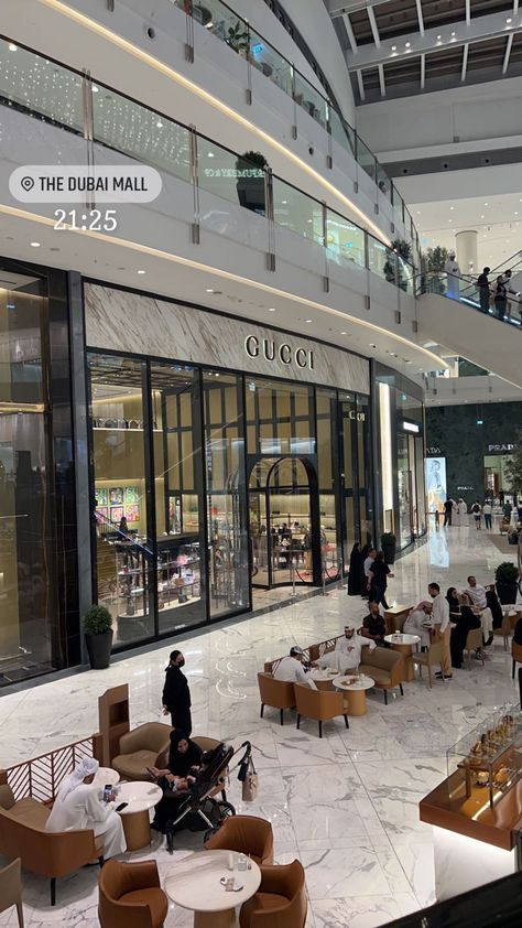 #mall#dubai#gucci Dubai Mall Outfit, Shopping Outfit Mall, Shopping Mall Aesthetic, Luxury Mall, Shopping Mall Interior, Mall Outfit, Dubai Vacation, Dubai Aesthetic, Screen Savers Wallpapers