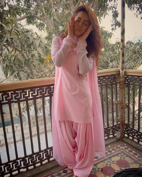 Meet this girl (minahil) tonight at 9:00 pm in drama serial BADNAAM on arydigital ❤ Patiala Dress, Baby Pink Top, Patiyala Dress, Patiala Suit Designs, Patiala Salwar Suits, Patiyala Suit, Baby Pink Color, Designer Punjabi Suits, Punjabi Outfits