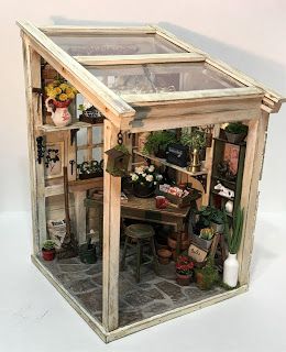 Miniature Greenhouse, Room Box Miniatures, Vitrine Miniature, Dollhouse Garden, تصميم للمنزل العصري, Casas The Sims 4, Miniature Projects, Mini Greenhouse, Miniature Plants