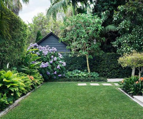 How To Declutter Your Garden Sydney Gardens, Minimalist Garden, Desain Lanskap, Living Modern, Have Inspiration, Backyard Garden Design, Beautiful Backyards, Small Garden Design, Garden Care