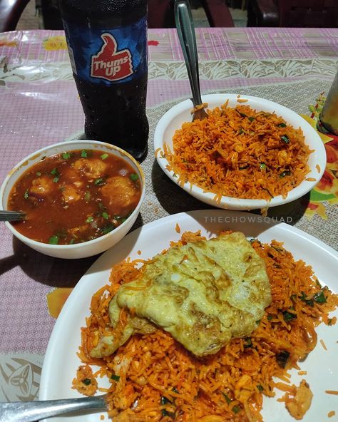 The Chow Squad | Pune | Mumbai on Instagram: “Chicken Triple Schezwan Rice 🍜 - Had this pleasurable Chinese meal on my way back from Mumbai. - #thechowsquad #soloride #dinneronthego” Schezwan Rice, Meat Cooking, 90s Bollywood, Chicken Fried Rice, Bean Sprouts, Debbie Harry, Chicken Rice, On My Way, Curry Chicken