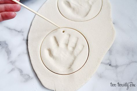 salt dough ornament 4 Baby Christmas Crafts, Salt Dough Ornament, Salt Dough Christmas Ornaments, Handprint Ornaments, Baby Christmas Ornaments, Baby Art Projects, Dough Ornaments, Food Ornaments, Foot Print