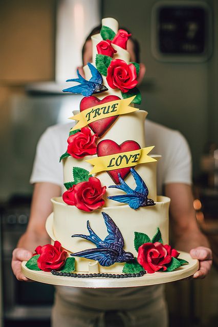 Umm who is this baker and where is her located?!!! - Awesome Rockabilly wedding cake! Tattoo Cake, Rockabilly Wedding, Munnar, Crazy Cakes, Unique Cakes, Wedding Tattoos, Cupcake Cake, Retro Wedding, Love Cake