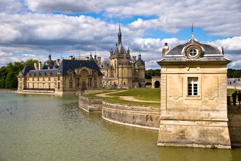 Château de Chantilly Parisian Wall, Chantilly France, French Castles, Royal Residence, Chateau France, Bus Ride, French Revolution, Beautiful Castles, Stately Home