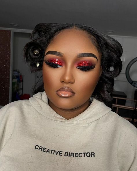 Red Makeup Look Black Women, Red Glitter Eyeshadow Looks, Red Glam Makeup Looks, Red Glitter Makeup Looks, Red Eyeshadow Makeup Looks, Red Birthday Makeup, Red And Gold Makeup Looks, Red Prom Makeup Looks, Red Makeup Looks Black Women