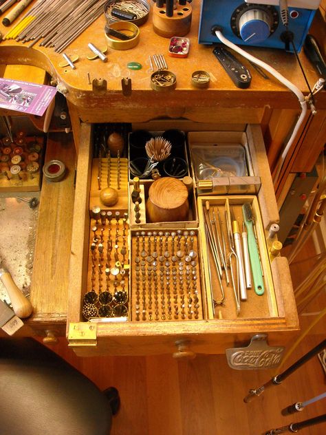 Larry Seiger — Blogging for jewelers and metalsmiths made easy! (and for those interested in jewelry and gemstones) Jewelry Makers Desk, Silversmith Studio, Jewelry Studio Space, Jewelry Studio Organization, Jewelers Workbench, Jewelry Desk, Jewellers Bench, Jewelers Tools, Workshop Studio