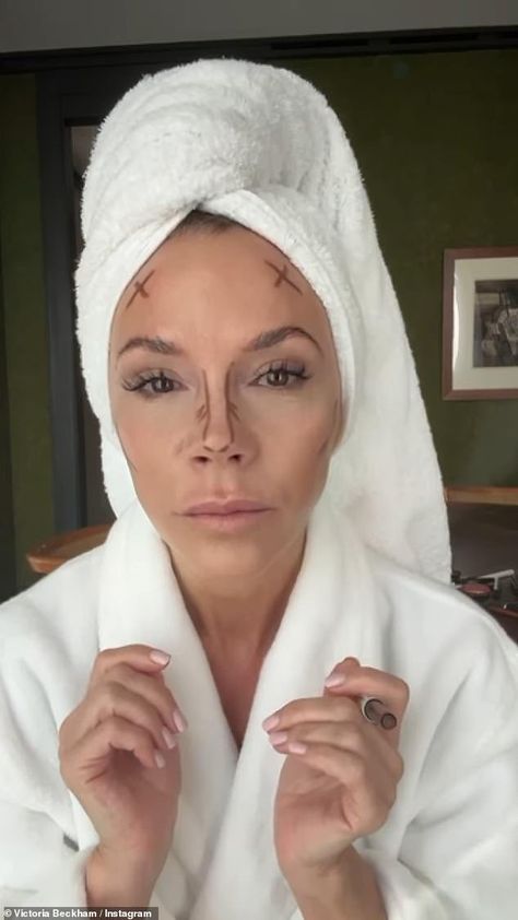 Victoria Beckham reveals how she gets her defined and chiseled face as she shares a VERY precise step-by-step makeup routine Check more at https://maholicious.com/victoria-beckham-reveals-how-she-gets-her-defined-and-chiseled-face-as-she-shares-a-very-precise-step-by-step-makeup-routine/ Victoria Beckham Face, Victoria Beckham Makeup, Chiseled Face, Victoria And David, Makeup Routine, Victoria Beckham, Makeup Nails, Step By Step, Diet