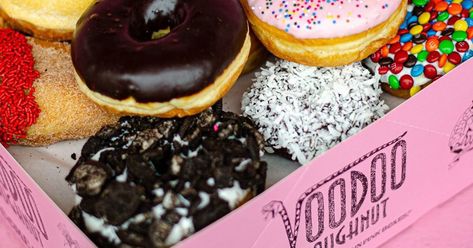 Voodoo Doughnuts Will Open Its Second Houston Location in Montrose - Eater Houston Captain Crunch Cereal, Donut Delivery, Voodoo Donuts, Voodoo Doughnut, Jelly Doughnuts, Crunch Cereal, Vanilla Frosting, Crispy Bacon, Yeast