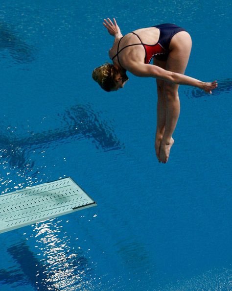 Inward and other dive how to's Dive In Movie, Olympic Diving, Swimming Snorkel, High Diving, Scuba Diving Quotes, Diving Quotes, Diving Springboard, Foto Sport, Diving Wetsuits