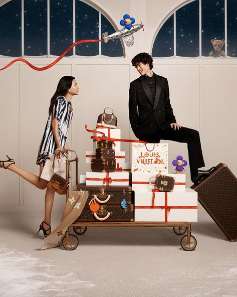 Louis Vuitton Christmas, Germany Fashion, Louis Vuitton Gifts, Louis Vuitton Trunk, Holiday Campaign, Louis Vuitton Official, Designer Gifts, Ad Campaign, Holiday Festival