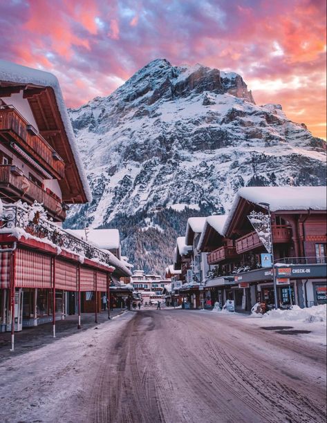 Grindelwald, Switzerland 💫 📸@momentsofgregory/IG #switzerland #winter #grindelwald Grindelwald Switzerland Aesthetic, Switzerland Wallpaper, Switzerland In Winter, Beautiful Winter Pictures, Grindelwald Switzerland, Switzerland Travel, Winter Wallpaper, Winter Scenery, Alam Yang Indah