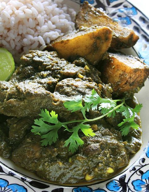 CHICKEN CAFREAL Goa Food, Pork Vindaloo, Prawn Masala, Goan Recipes, Mutton Recipes, Vindaloo, Curry Chicken Recipes, Indian Cooking, Indian Dishes