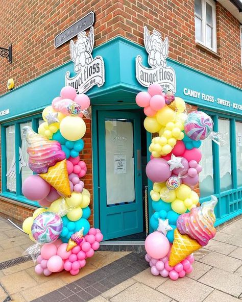 HOUSE OF BALLOONS SOUTHAMPTON on Instagram: "Guys get ready for a sugar high @angelflossofficial Sweet Shop! We can guarantee it’s sweet like candy 🍭💙☁️ . #balloongarland #balloonarch #balloondecor #balloonbackdrop #birthdayballoons #balloons #kidspartyinspiration #candylandballoons #birthdayideas #babyshowerballoons #babyshowerideas #southamptonbusiness #candylandparty #partygirl #partyideas #partyinspiration #sweetparty #events #eventstyling #southampton #southamptonballoons #hampshireballo Cream Balloon Garland, Sprinkle Birthday Party, Sprinkle Birthday, Ice Cream Balloons, Sprinkles Birthday Party, Candy Theme Birthday Party, Candy Balloons, Candy Themed Party, Deco Ballon