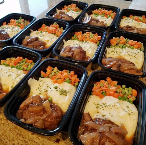 Meat Patties, Healthy Lunches For Work, Meal Prep Clean Eating, Onion Gravy, Easy Healthy Meal Prep, Mushroom Gravy, Salisbury Steak, Meal Prep Containers, Lunch Meal Prep