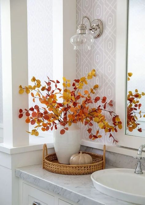 bold leaf arrangement Fall Shower Curtains, August Home Decor Ideas, Autumn Bathroom Decor, Fall Decor Indoor, Autumn Bathroom, Halloween Lifestyle, Minimal Fall Decor, Fall Shower Curtain, Fall Bathroom Decor Ideas