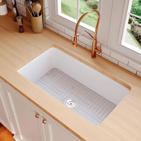 Single basin kitchen sink