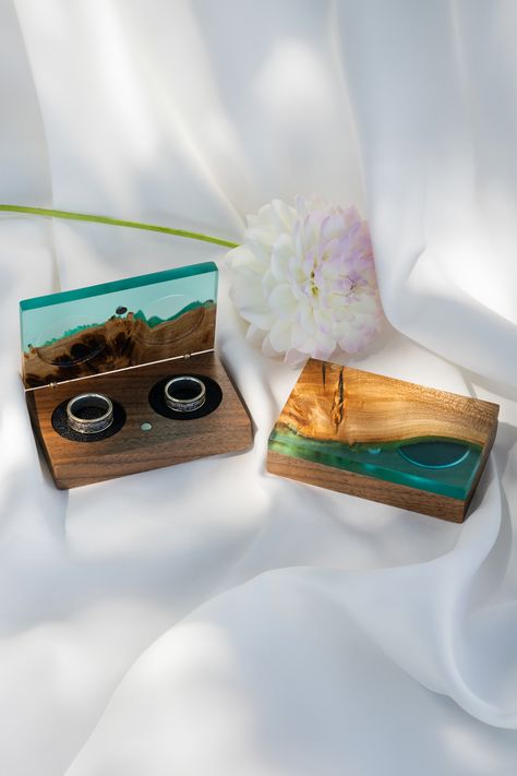 We are pleased to present our new double wedding box for ceremony "Piano" from Resin Wood Gift, an luxury and unique resin wood box for ceremony or photography decor. #resinwood #ringbox #wedding #giftforher #aesthetic #weddingceremony Resin Box Ideas, Rings Resin, Wood Ring Box Wedding, Resin Box, Ring Box Wedding, Double Rings, Wood Wedding Ring, Wood Ring Box, Diy Resin Projects