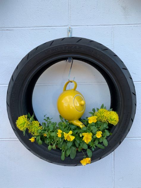 Tire Garden, Tire Planters, Creative Planter, Recycled Garden, Decoration Plante, Garden Crafts Diy, Planter Ideas, Garden Art Projects, Garden Yard Ideas