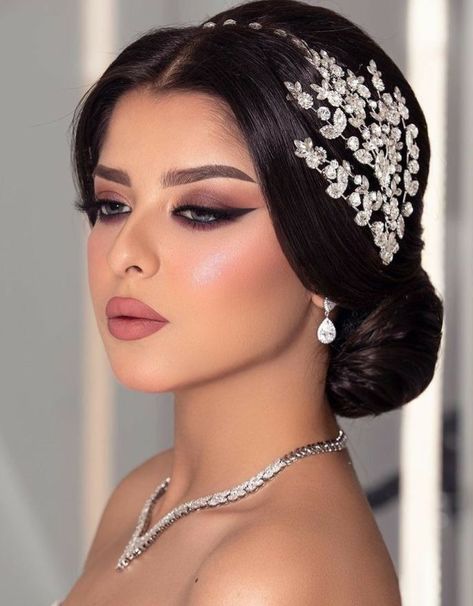 Wedding Makeup For Brunettes, Wedding Hair Trends, Mother Died, Sophisticated Hairstyles, Bridal Hair Buns, Bridal Makeup Wedding, Elegant Wedding Hair, Long Hair Wedding Styles, Wedding Makeup Looks