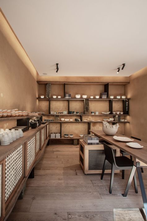 Guillaume Terver uses natural materials for B-Raku ceramics store and adjoining Otonali restaurant Restaurant Kitchen Design, Bar Restaurant Design, Scandinavian Kids Rooms, Architecture Restaurant, Ceramic Store, Design Café, Design Restaurant, Raku Ceramics, Ceramic Shop