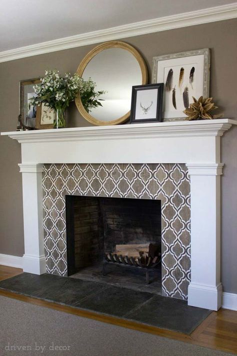 Wood grain finish fireplace tile ideas #fireplace #fireplacedesign #tile #fireplacetile #decorhomeideas Artwork Fireplace, Rounded Fireplace, Farmhouse Fireplace Mantel Decor, Condo Fireplace, Mirror Mantle, Simple Mantle, Modern Mantle, Hearth Ideas, Layered Artwork